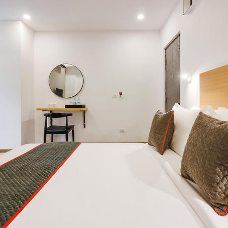 Super Townhouse The Cinco Hotel Near Esi Hospital Hyderabad Exteriör bild