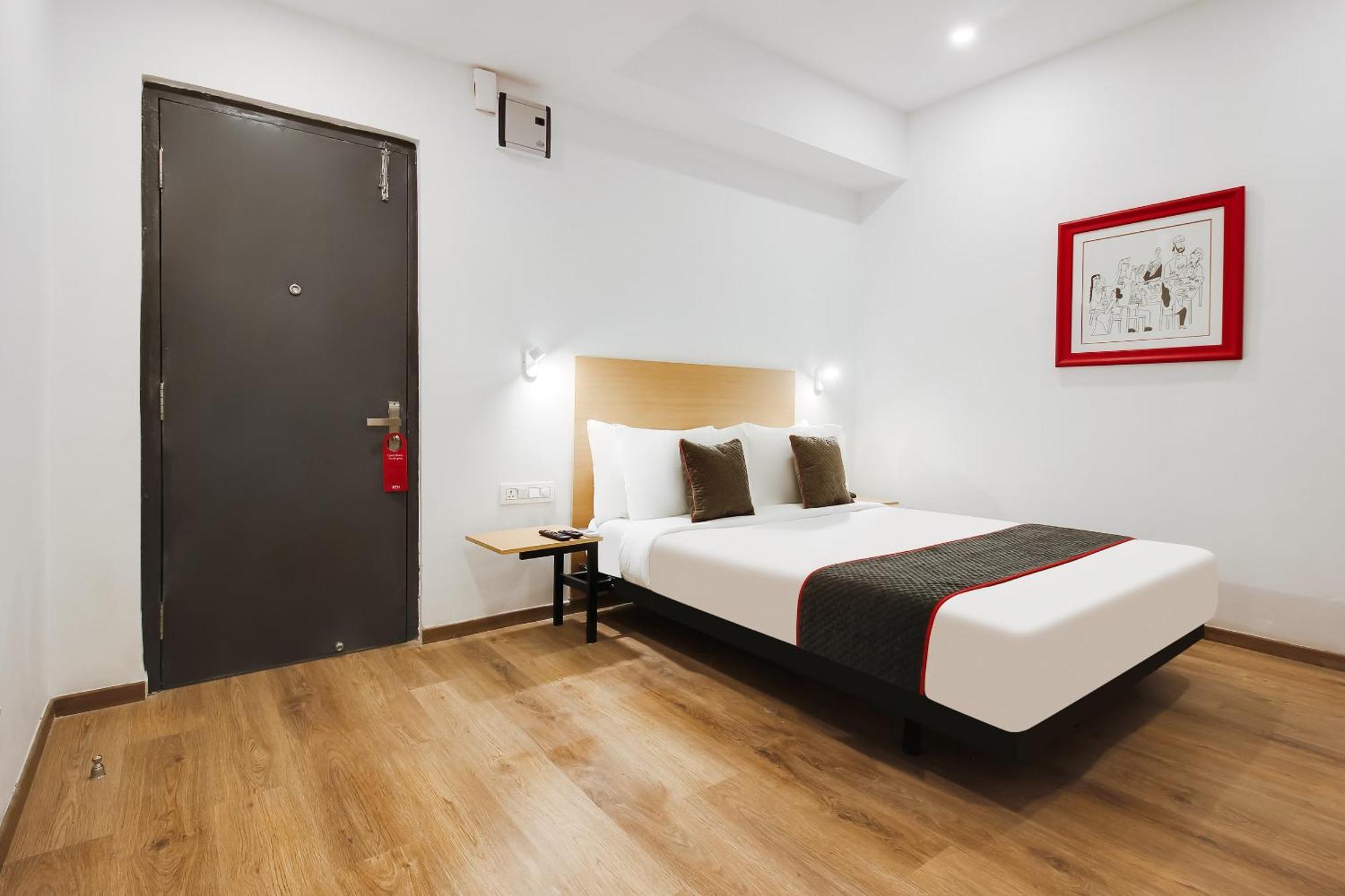 Super Townhouse The Cinco Hotel Near Esi Hospital Hyderabad Exteriör bild
