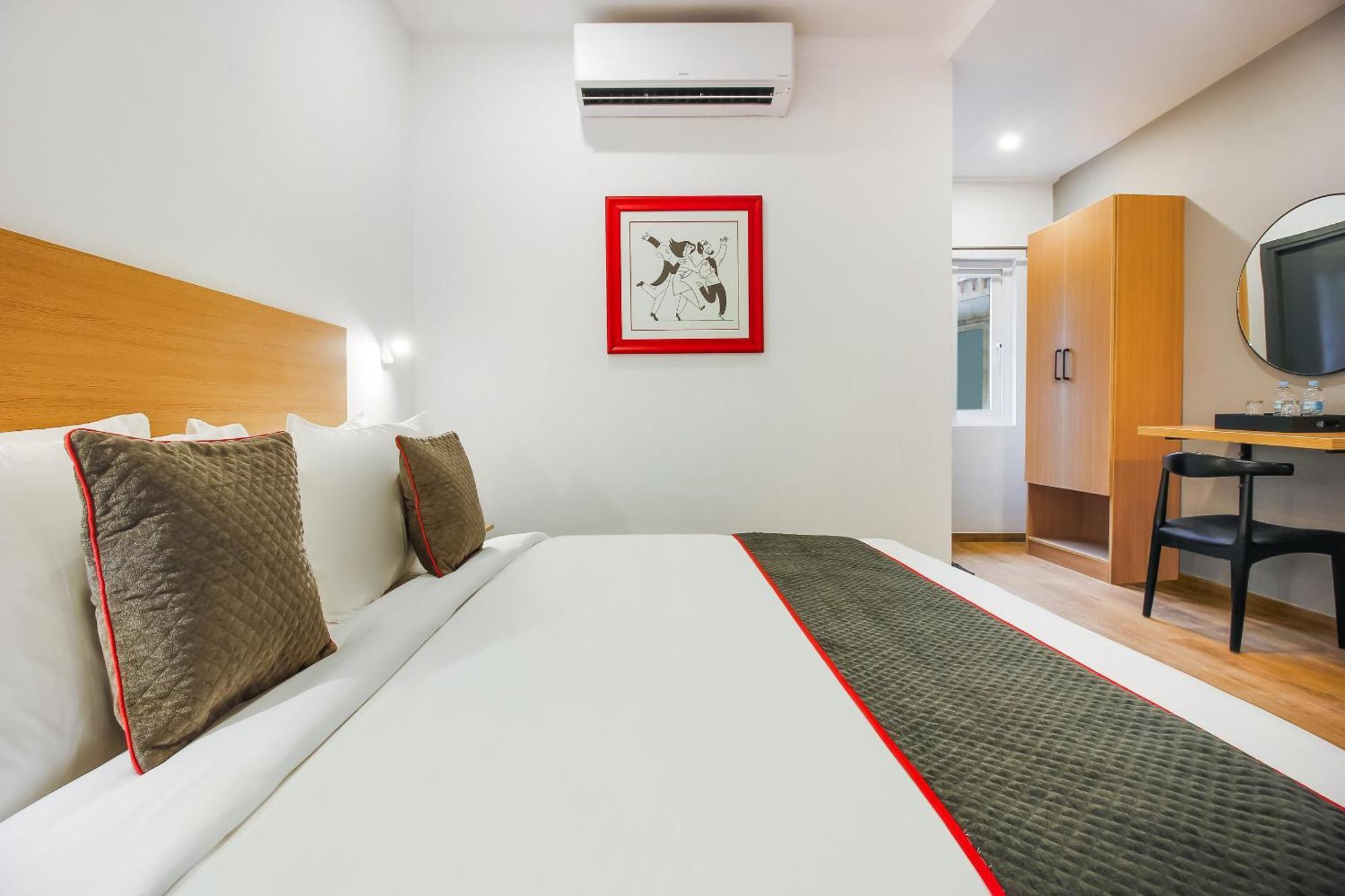 Super Townhouse The Cinco Hotel Near Esi Hospital Hyderabad Exteriör bild