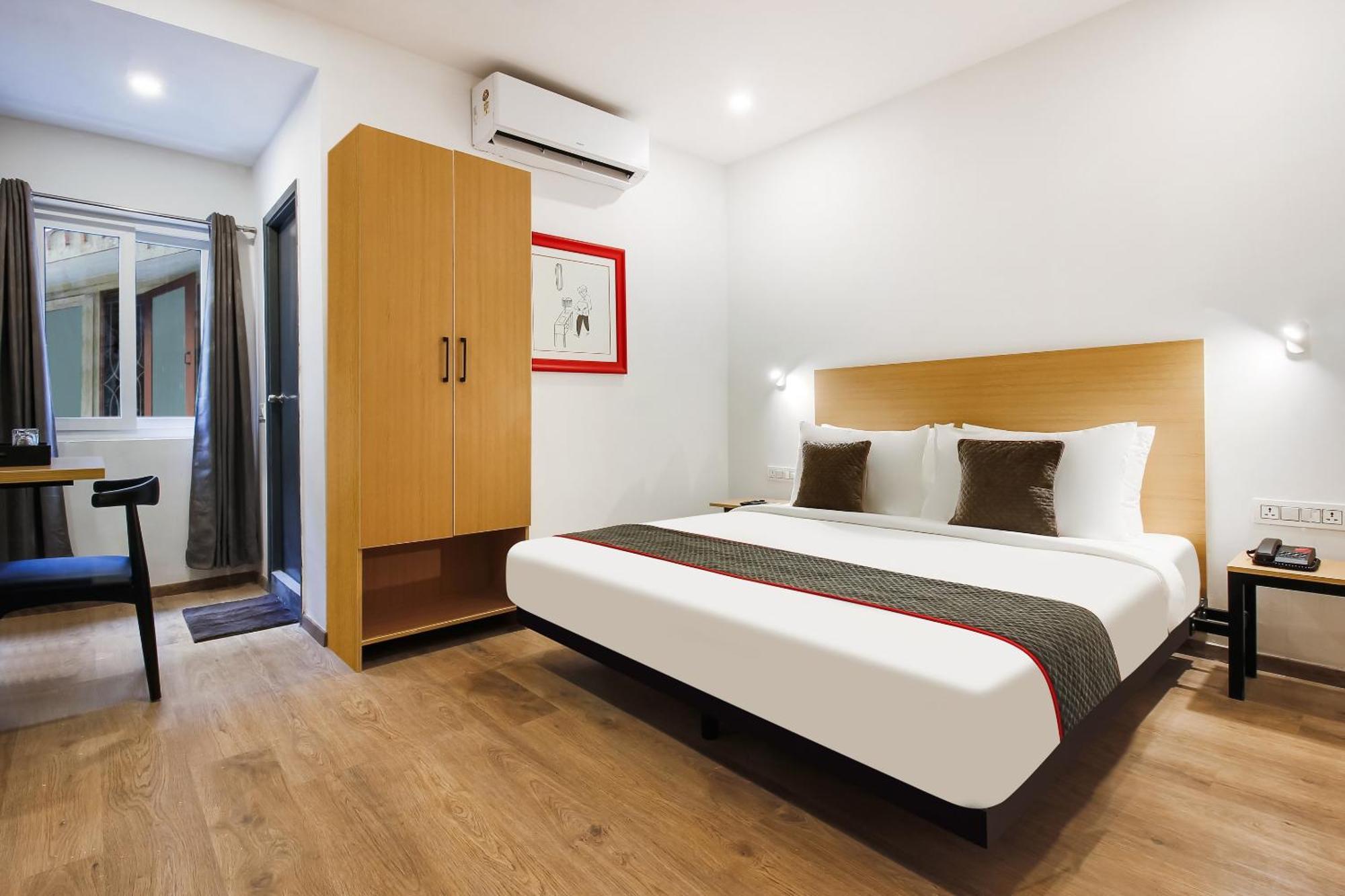 Super Townhouse The Cinco Hotel Near Esi Hospital Hyderabad Exteriör bild