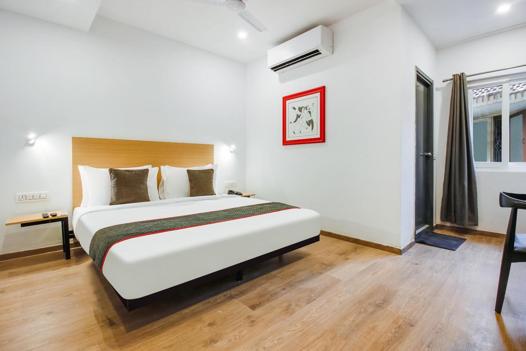 Super Townhouse The Cinco Hotel Near Esi Hospital Hyderabad Exteriör bild