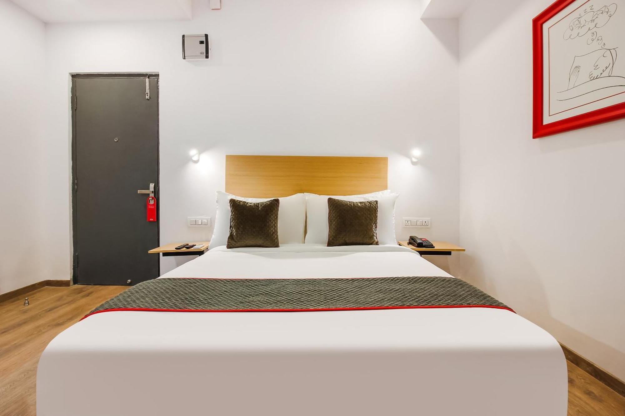 Super Townhouse The Cinco Hotel Near Esi Hospital Hyderabad Exteriör bild